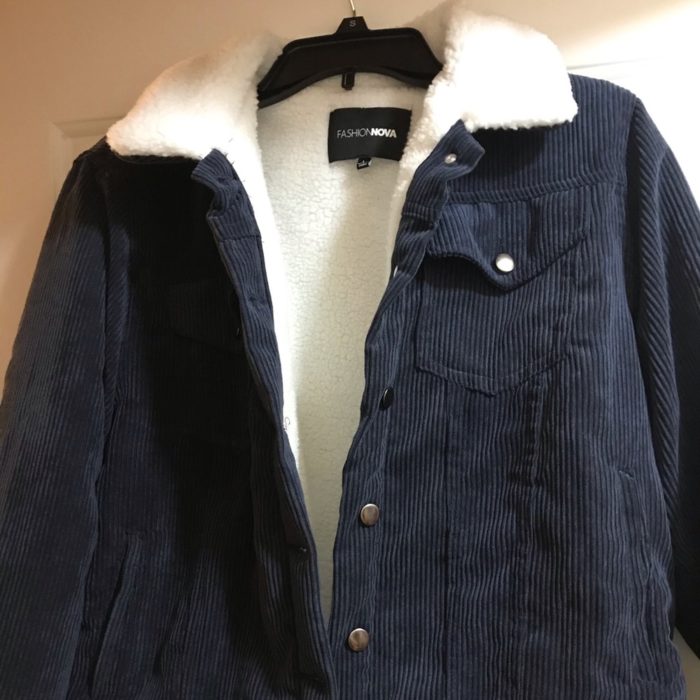 Fashion nova jacket size large more like a small/medium only wore once!